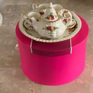 ROYAL ALBERT Old Country Roses Nine Piece Tea Set